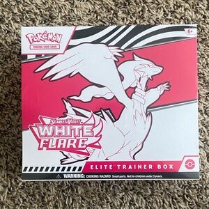 Pokémon White Flare Elite Trainer Box